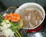 Foto langkah ke 1 dari resep Kaldu Ayam versi Kontinental.