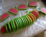 Foto langkah ke 10 dari resep Watermelon Cookies.