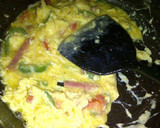 Foto langkah ke 3 dari resep OMELET RUMAHAN.