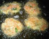 Foto langkah ke 3 dari resep Gamjajeon 감자전 (Korean Potato Pancake).