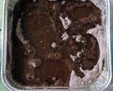 Foto langkah ke 5 dari resep Crazy Wacky Choco Cake.