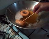Foto langkah ke 7 dari resep Donat Ala Kafe NCC.