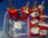 Foto langkah ke 3 dari resep Biskuat ice cream lolipop.