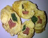 Foto langkah ke 3 dari resep KOREAN OMELET DENGAN DAGING ASAP, KEJU DAN BAYAM.