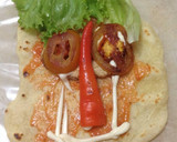 Foto langkah ke 6 dari resep Spicy grilled chicken tortilla.