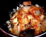 Foto langkah ke 23 dari resep Ultimate Kimchi Jjigae.