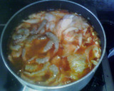 Foto langkah ke 4 dari resep Udang Jamur Jjigae.