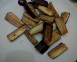 Foto langkah ke 2 dari resep TUMIS TERONG KECAP PEDAS.