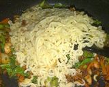 Foto langkah ke 3 dari resep Mi goreng Korea.