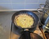 Foto langkah ke 2 dari resep Telur Dadar Sarapan.