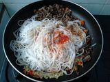 Beef Rice Spaghetti à la Aglio Olio with Spinach