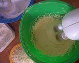 Foto langkah ke 2 dari resep Butter Cheese Cup Cakes.