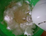 Foto langkah ke 5 dari resep Butter Cheese Cup Cakes.