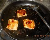 Foto langkah ke 5 dari resep Korea Pan fried tofu in soy sauce.