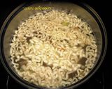 Foto langkah ke 5 dari resep Indomie Bulgogi Ala Bourdon.