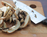 Foto langkah ke 1 dari resep Fusilli with Champignon Mushroom and Black Pepper.