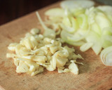 Foto langkah ke 2 dari resep Tortilla Espanola (Spanish Omelette).
