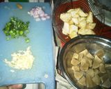 Foto langkah ke 2 dari resep Semur Tahu Bakso Jamur.