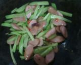 Foto langkah ke 3 dari resep Tumis Labu Siam Sosis.