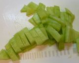 Foto langkah ke 3 dari resep Es Kulit Melon Madu Cemilan Sehat untuk Anak.