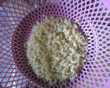 Foto langkah ke 3 dari resep Sosis Gulung Mie .