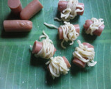 Foto langkah ke 5 dari resep Sosis Gulung Mie .