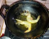 Foto langkah ke 2 dari resep Udang Goreng Balado Ibu Tercinta.