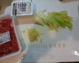 Foto langkah ke 1 dari resep Sukiyaki Variasi Jahe Praktis dan Sehat.