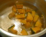 Foto langkah ke 1 dari resep Kabocha Miso Sup.