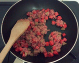 Foto langkah ke 2 dari resep Mini Sausage Pizza with Bolognese Sauce.