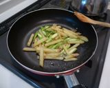 Foto langkah ke 6 dari resep Asparagus Kentang Tumis Butter Shoyu.