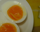 Foto langkah ke 7 dari resep Telur Setengah Matang Favorit.