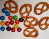 Foto langkah ke 1 dari resep sweet brezel on red-white day.