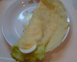 Foto langkah ke 5 dari resep Crepe Tuna Mayo toping Telur untuk Sarapan Pagi.