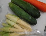 Foto langkah ke 1 dari resep Asinan Sayur Pelangi.