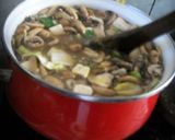 Foto langkah ke 4 dari resep Sup Jamur Taamdang.
