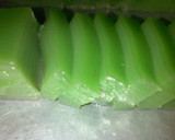 Foto langkah ke 7 dari resep kue lapis hijau .