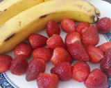 Foto langkah ke 1 dari resep Banana Smothie strawberry.