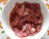 Foto langkah ke 1 dari resep Honey Beef Stew.
