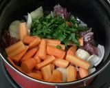 Foto langkah ke 3 dari resep Honey Beef Stew.