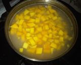 Foto langkah ke 3 dari resep Puding Susu Mangga.