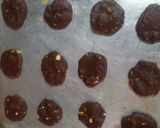 Foto langkah ke 4 dari resep ChocoNut Melt Cookies.