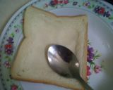 Foto langkah ke 2 dari resep Omelette Sandwich.