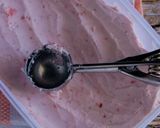Foto langkah ke 5 dari resep Es Krim Stroberi.