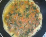 Foto langkah ke 2 dari resep Omelet pelangi.