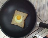 Foto langkah ke 3 dari resep Breakfast: Whole wheat & egg.