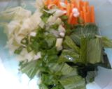 Foto langkah ke 2 dari resep Bihun Goreng Pelangi .