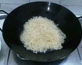 Foto langkah ke 2 dari resep Mie Kering Lado Hijau.