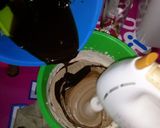 Foto langkah ke 7 dari resep Chocolate Coffee Ice Cream Cake.