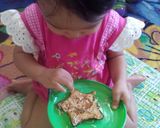 Foto langkah ke 6 dari resep Pancake Oat Wortel Tabur Keju.